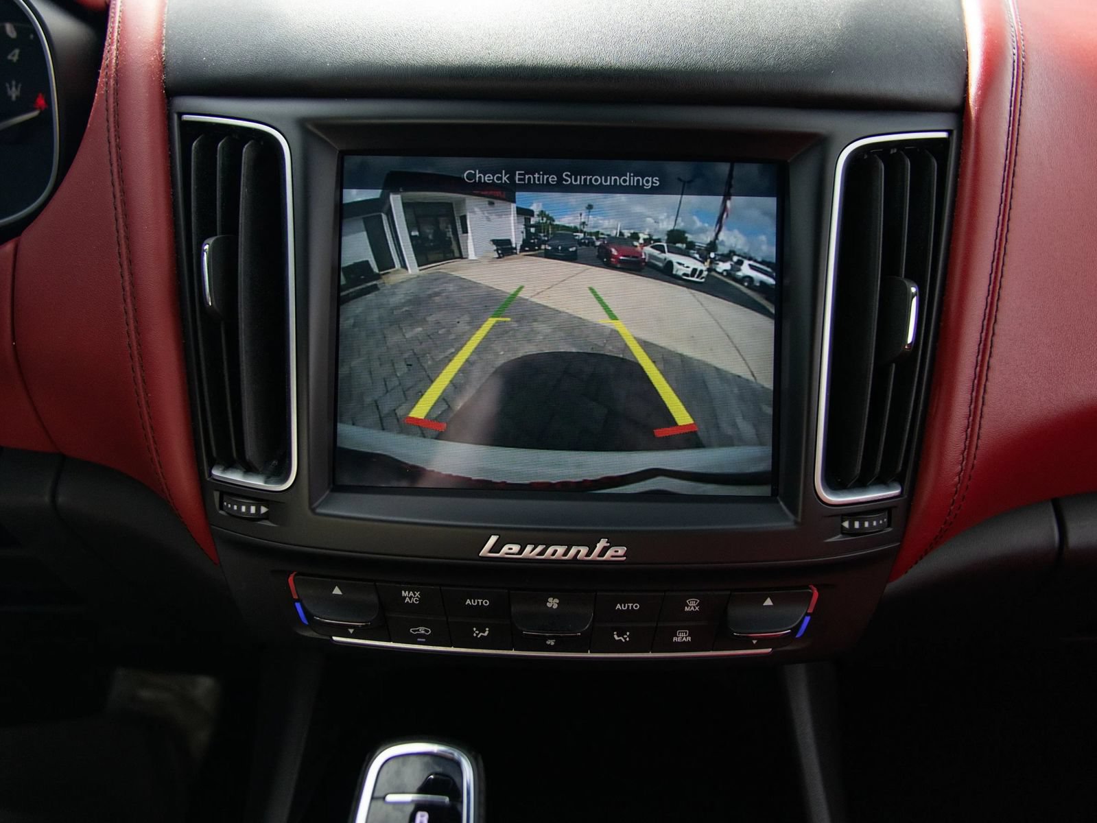 Used 2020 Maserati Levante S AWD/4WD image 32