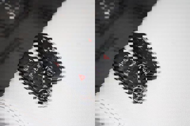 Used 2017 Jaguar XE Premium image 16