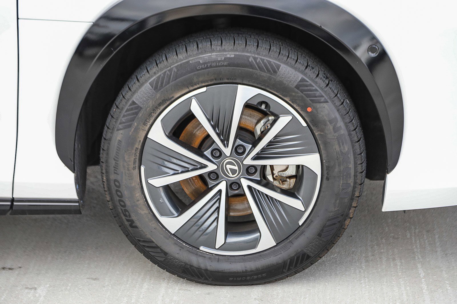 Used 2023 Lexus RZ 450e Premium image 10