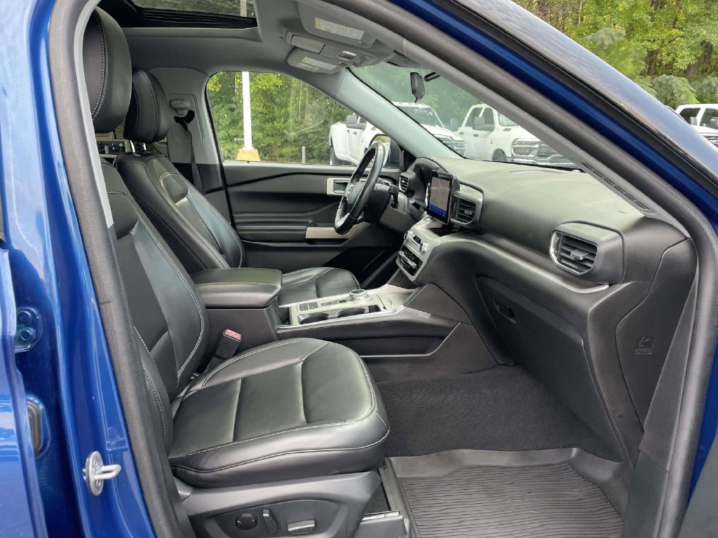 Used 2022 Ford Explorer XLT w/ Equipment Group 202A RWD image 15