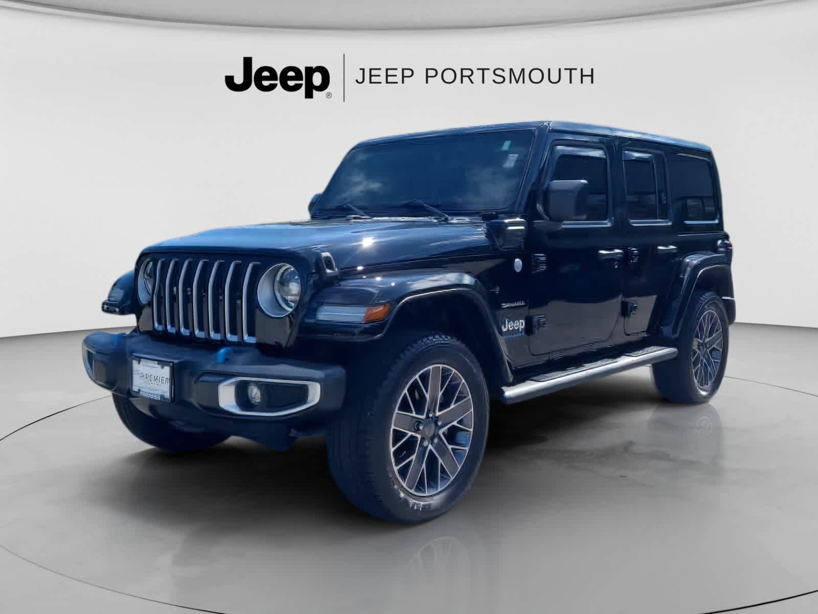 Used 2023 Jeep Wrangler Unlimited Sahara w/ Cold Weather Group AWD/4WD image 5