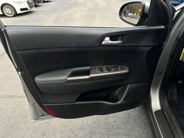 Used 2020 Kia Sportage LX image 12