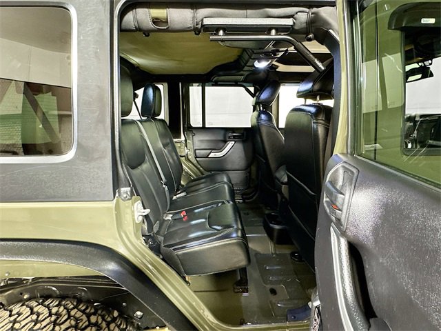 Used 2015 Jeep Wrangler Unlimited Rubicon image 25