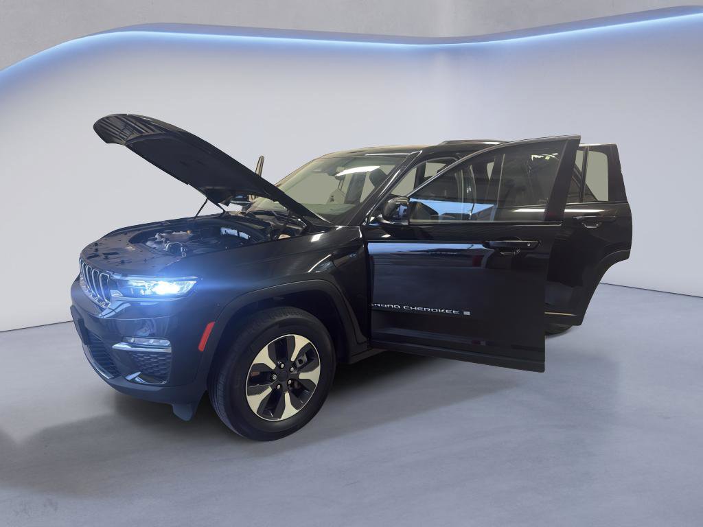 Used 2023 Jeep Grand Cherokee 4WD 4xe image 8
