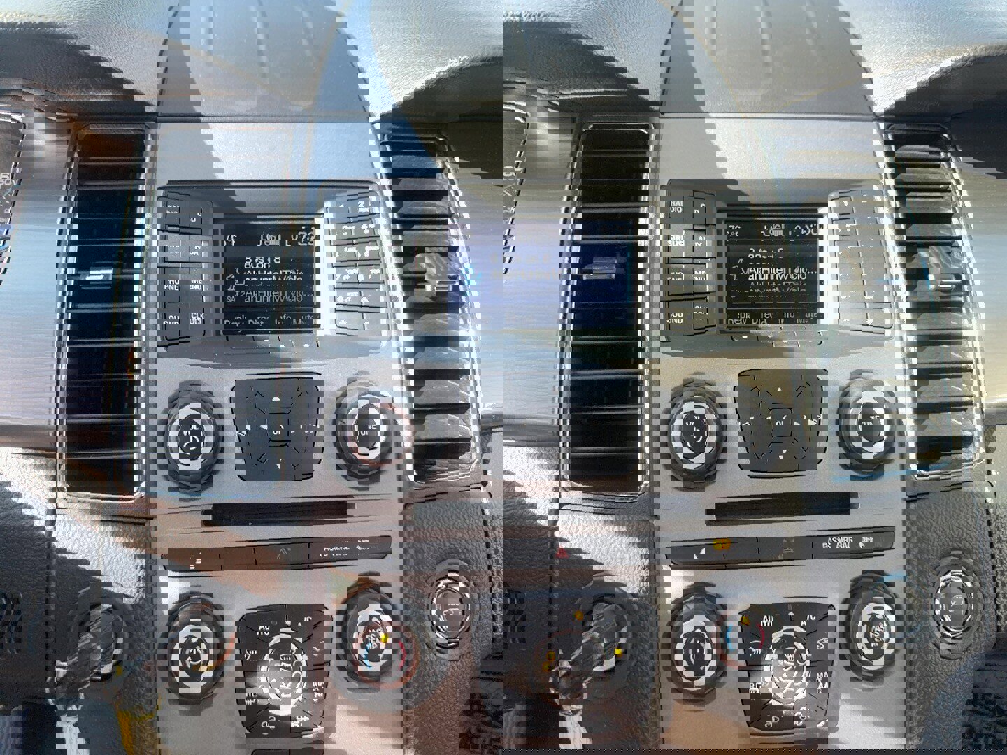 Used 2017 Ford Taurus SEL FWD image 17