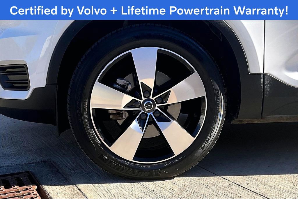 Used 2020 Volvo XC40 T5 Momentum w/ Protection Package Premier image 12