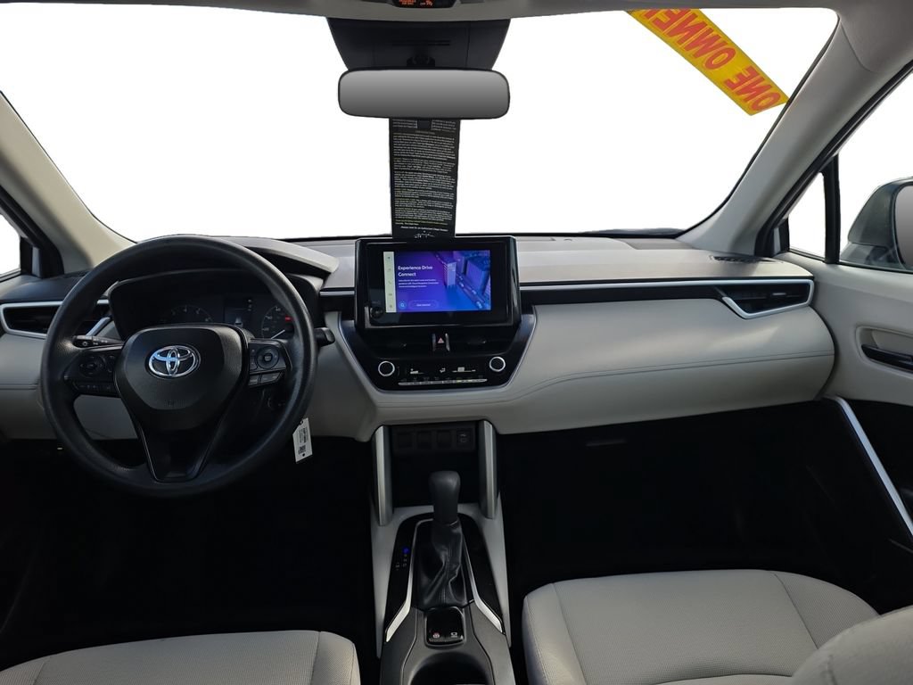 Used 2025 Toyota Corolla Cross L AWD/4WD image 14