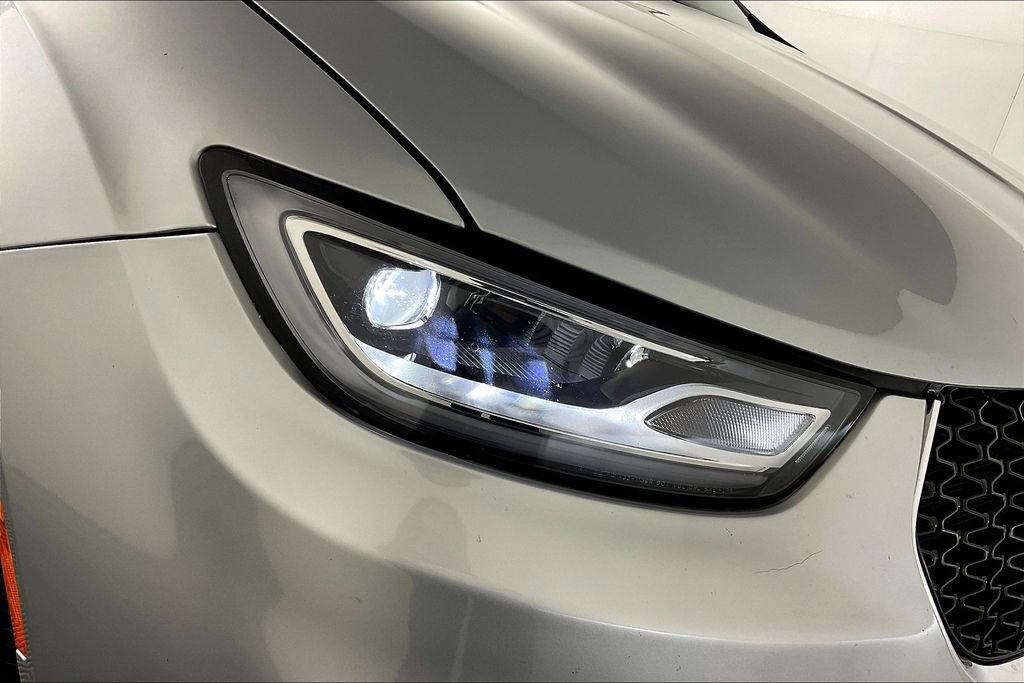 Used 2024 Chrysler Pacifica Touring-L image 40