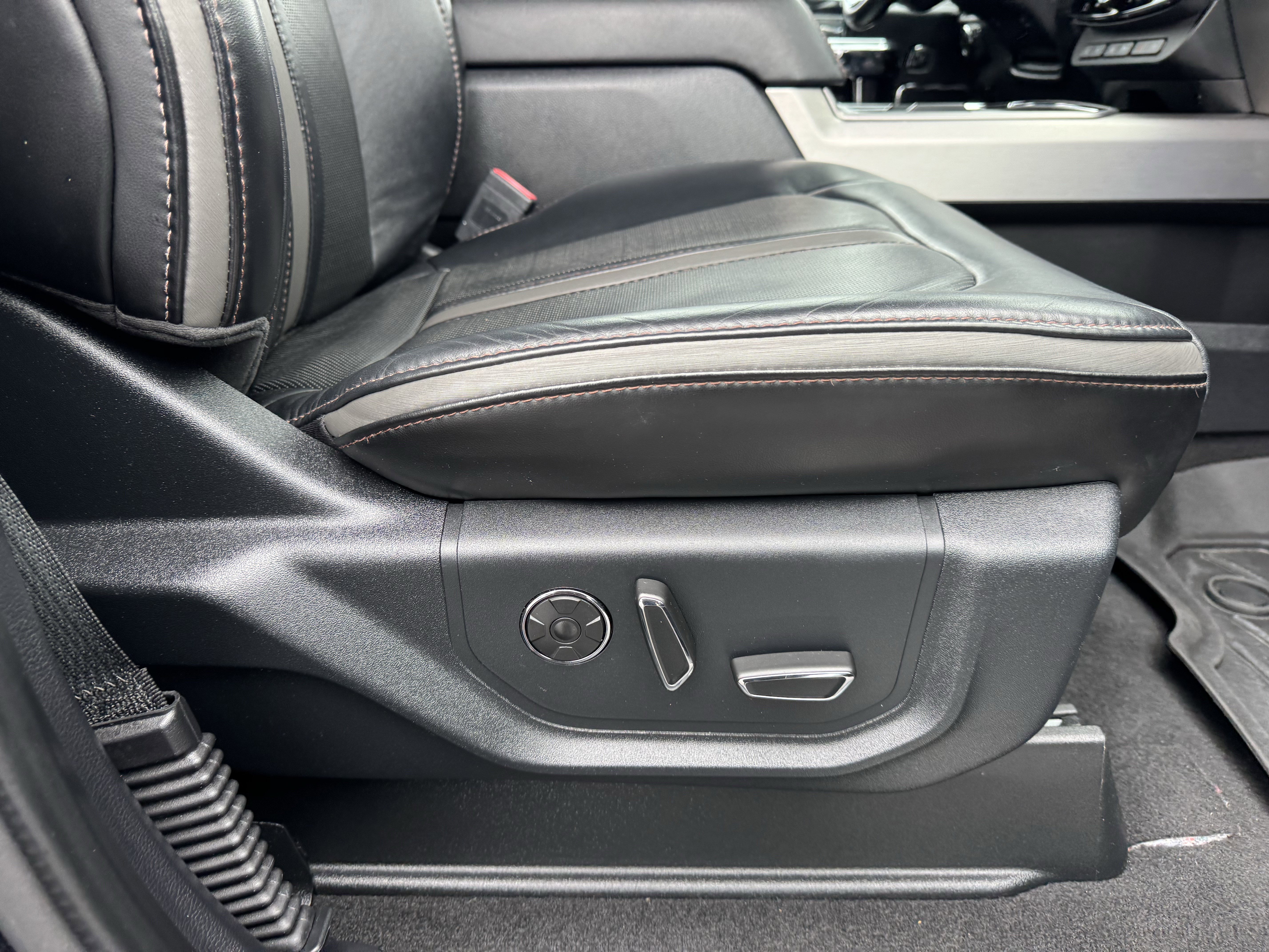 Used 2019 Ford F450 Platinum w/ Platinum Ultimate Package image 38