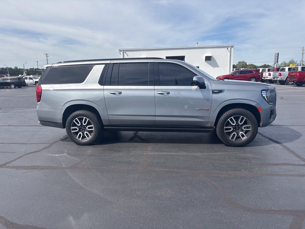 Used 2023 GMC Yukon XL AT4 w/ AT4 Premium Package AWD/4WD image 12