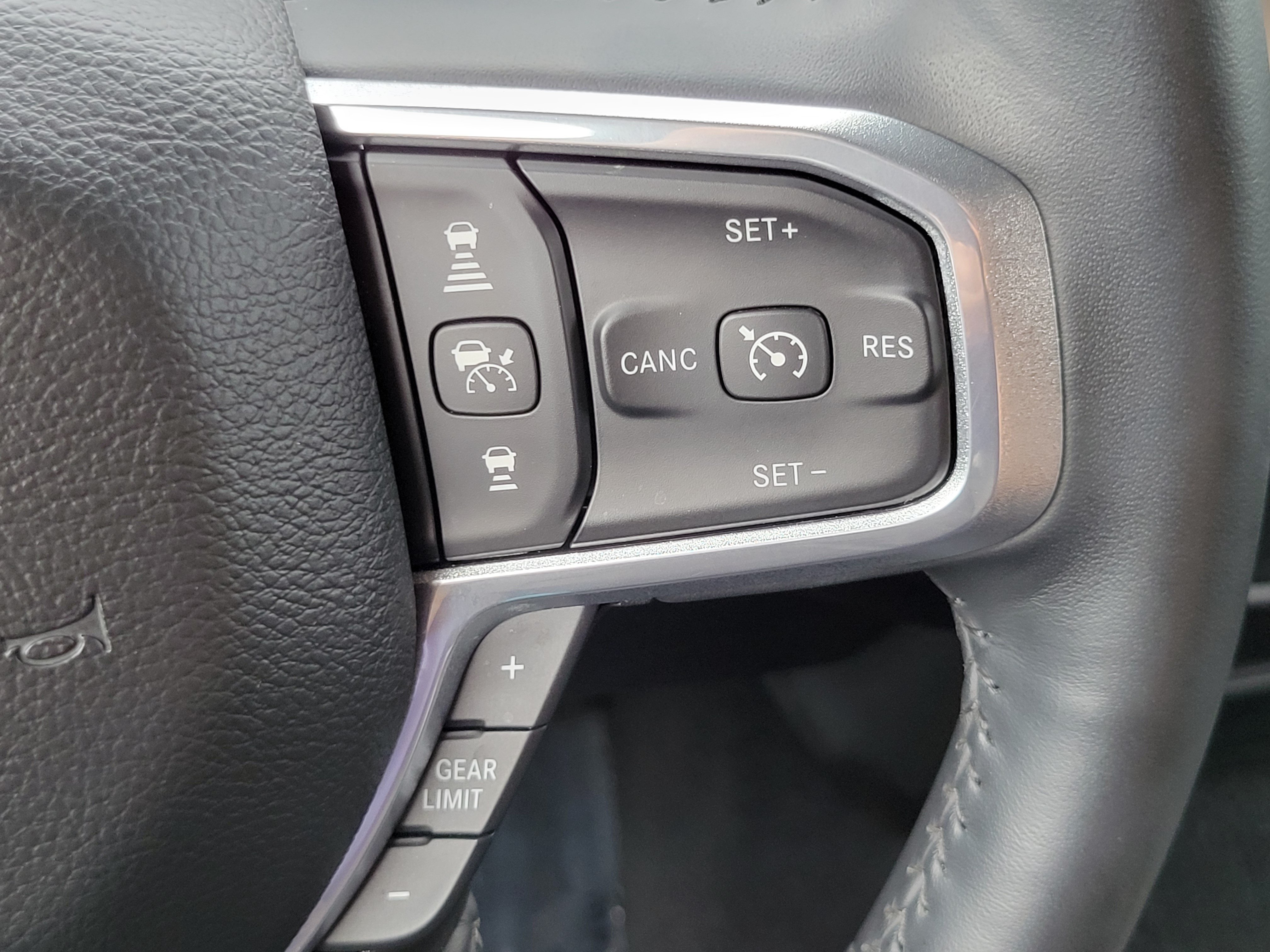 Used 2023 RAM 2500 Laramie AWD/4WD image 12