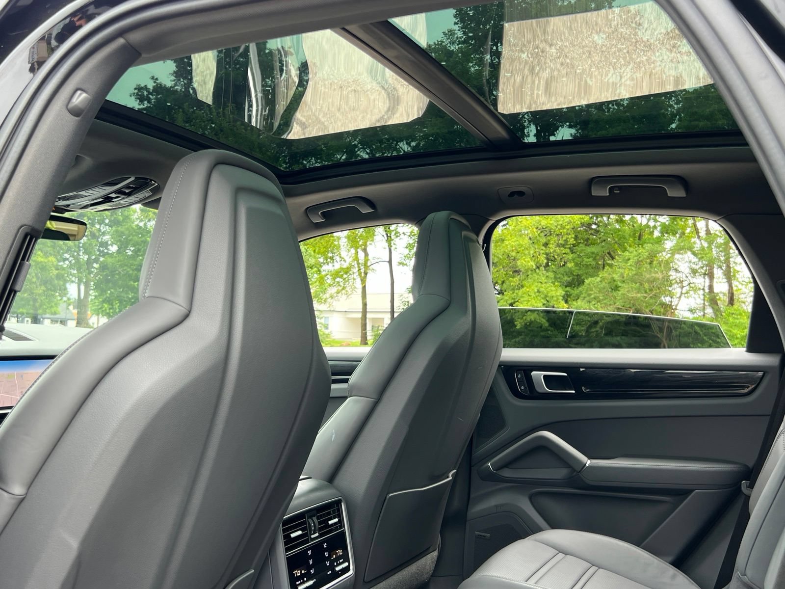 Certified 2023 Porsche Cayenne AWD/4WD image 23