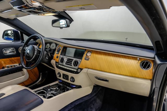 Used 2017 Rolls-Royce Wraith RWD image 18