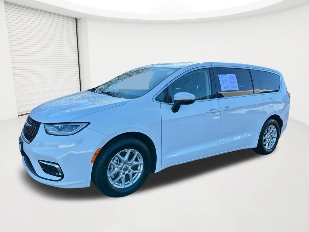 Used 2023 Chrysler Pacifica Touring-L FWD video 1