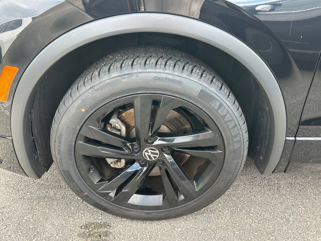 Certified 2023 Volkswagen Tiguan SE R-Line FWD image 54
