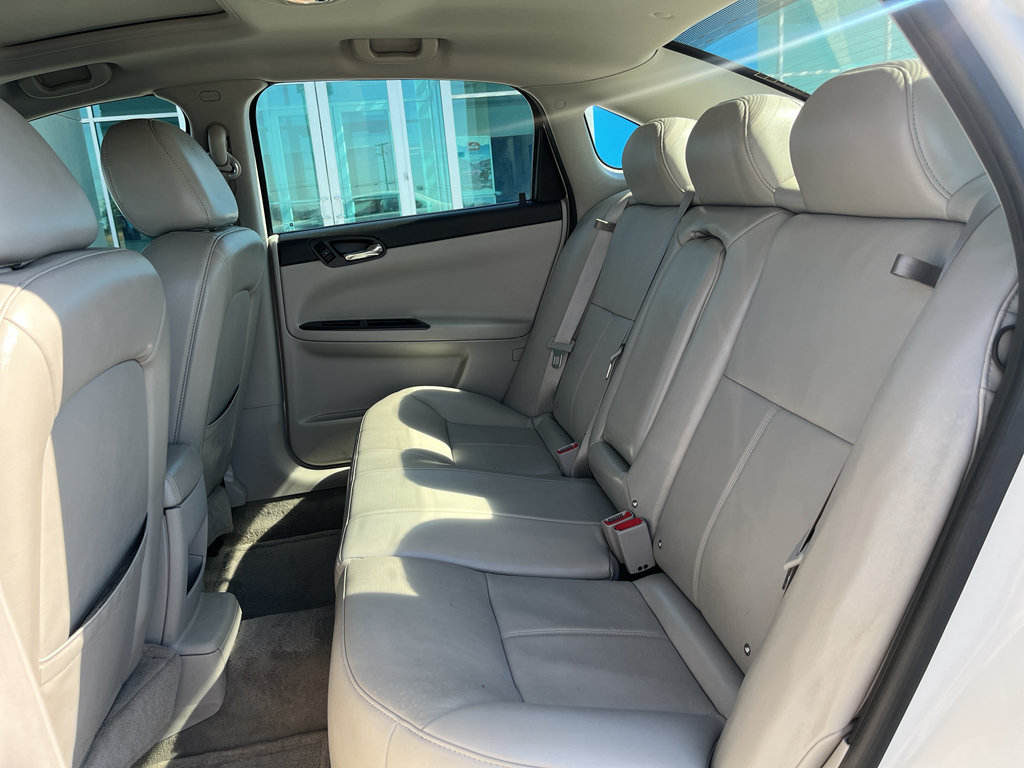 Used 2009 Chevrolet Impala LTZ FWD image 10