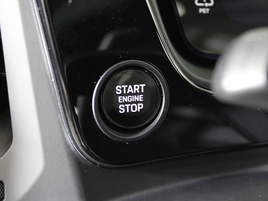 Certified 2026 Porsche Cayenne Coupe image 20