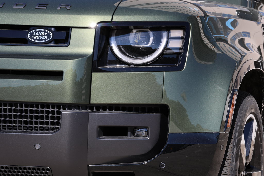 New 2026 Land Rover Defender 110 X-Dynamic SE AWD/4WD image 5