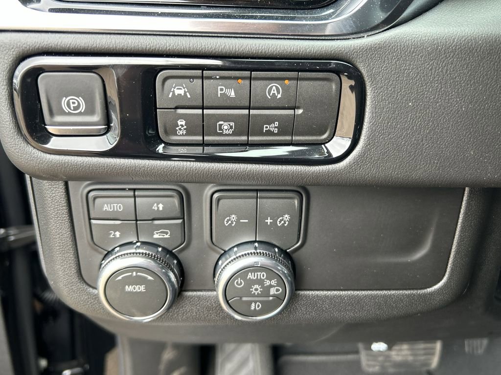 New 2026 GMC Yukon Elevation image 18