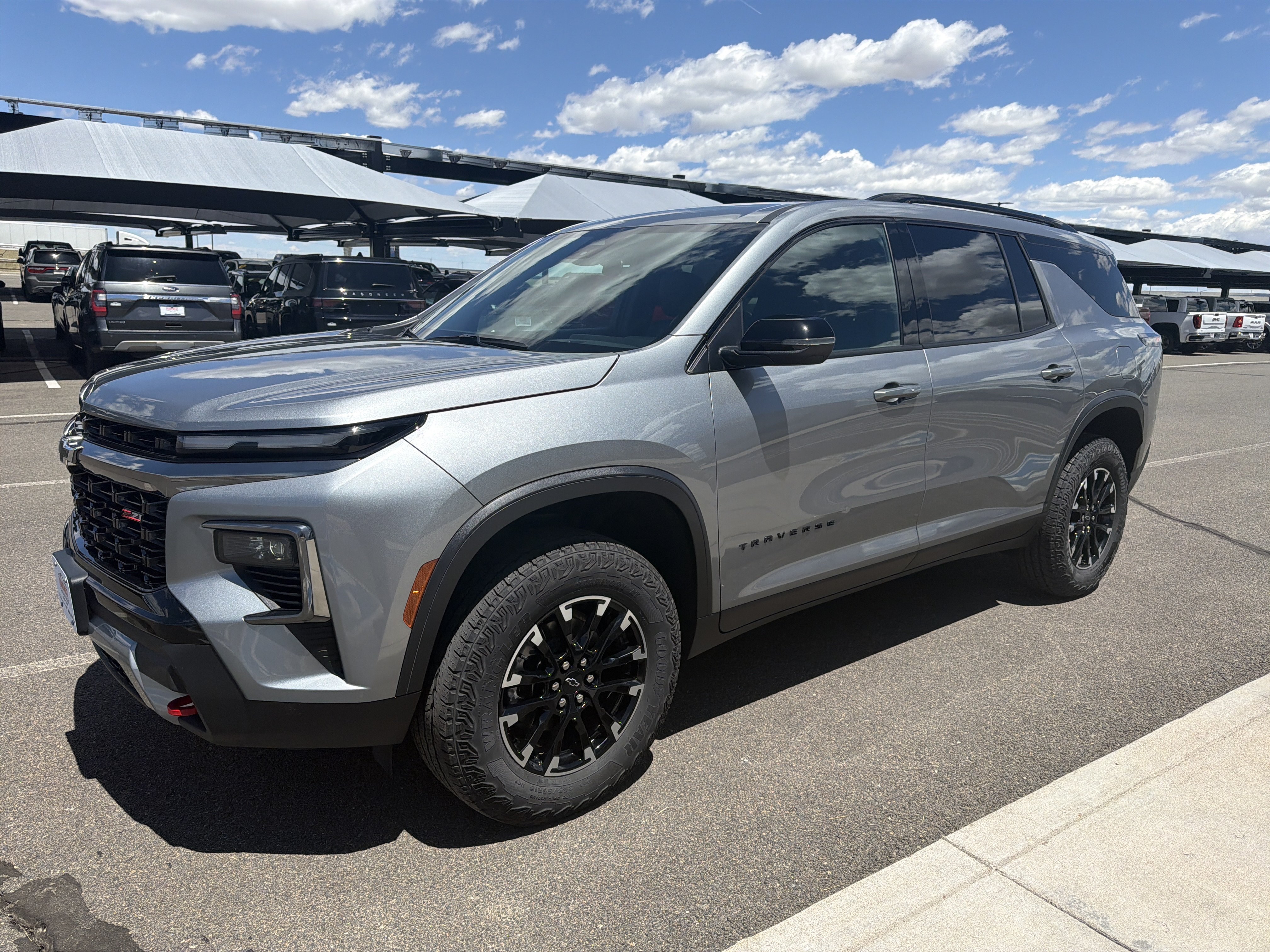 Used 2025 Chevrolet Traverse Z71 AWD/4WD image 4