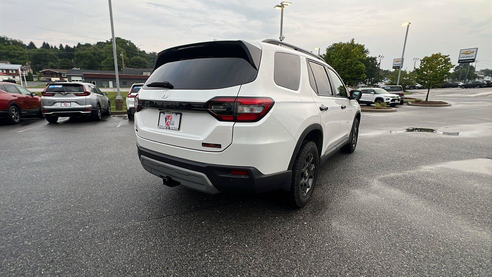 Used 2025 Honda Pilot TrailSport image 4