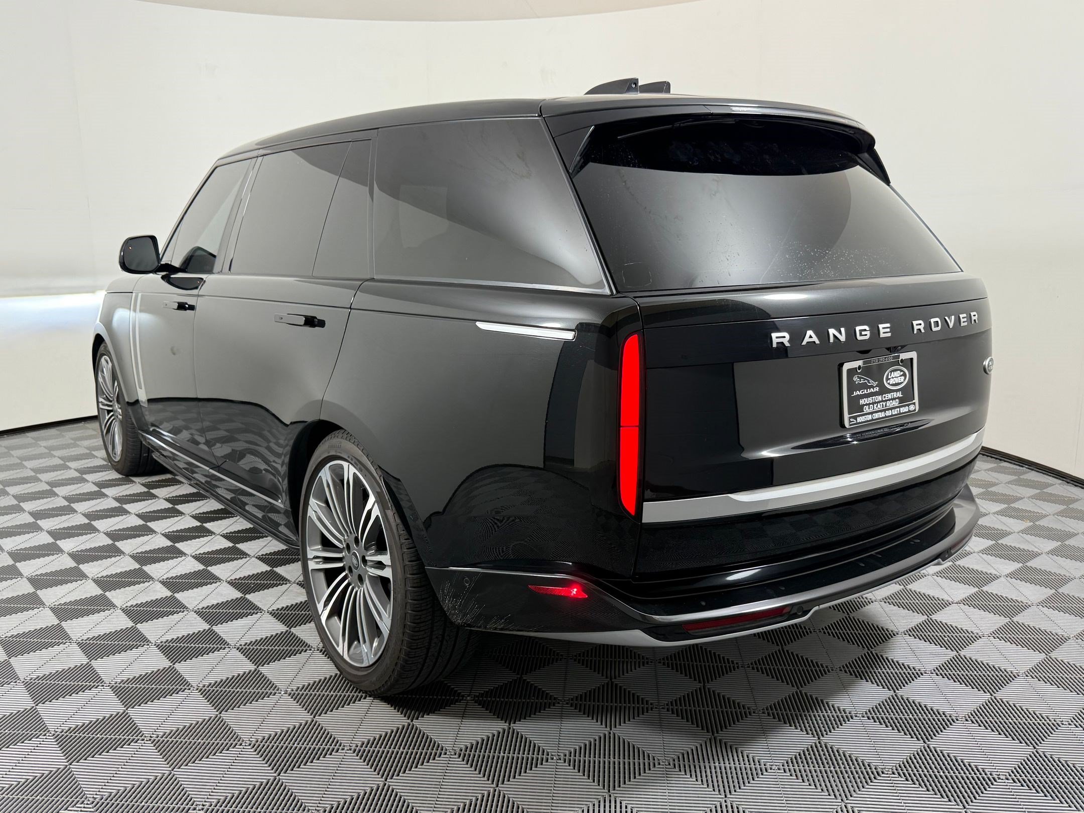 Used 2023 Land Rover Range Rover Long Wheelbase Autobiography AWD/4WD image 3