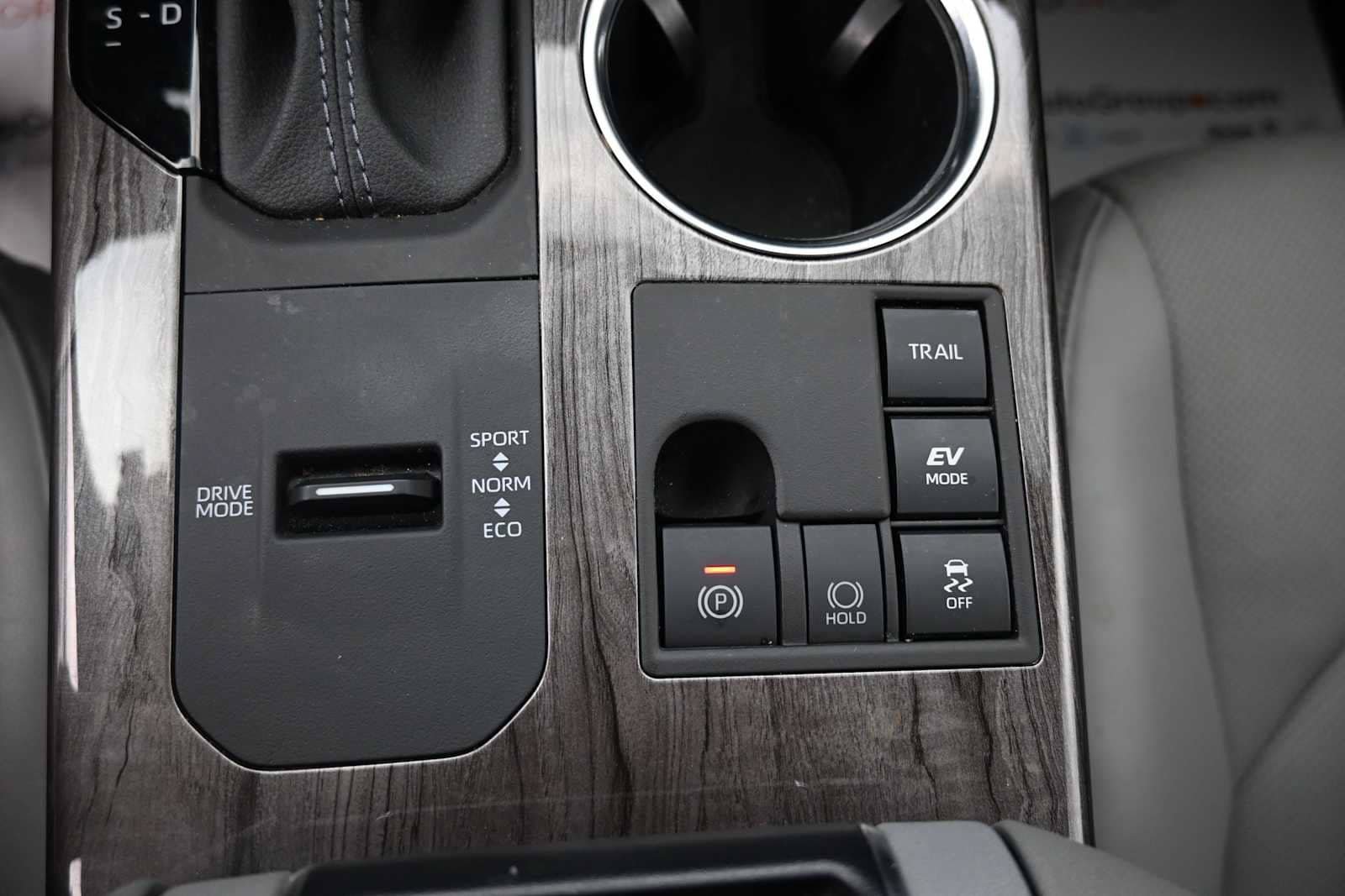 Used 2024 Toyota Highlander Platinum AWD/4WD image 9