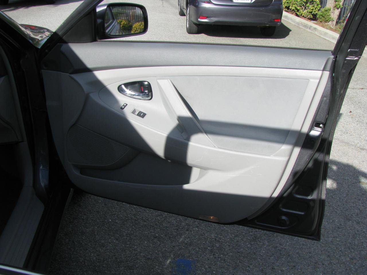 Used 2011 Toyota Camry LE image 11