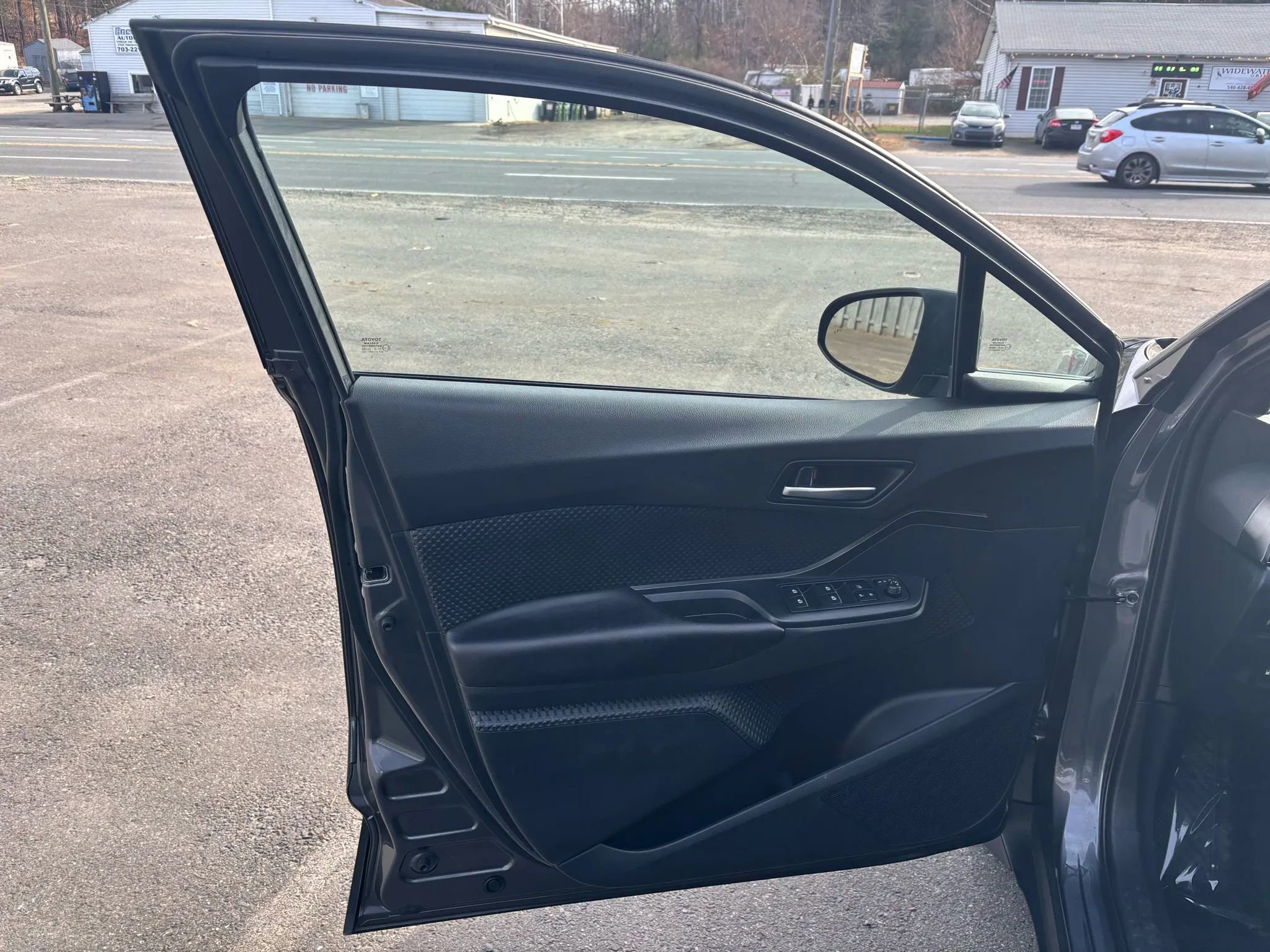 Used 2018 Toyota C-HR XLE image 19