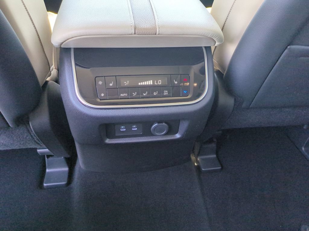Used 2025 Nissan Armada Platinum AWD/4WD image 28