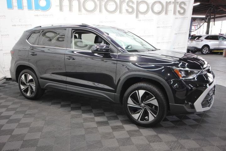 Used 2025 Volkswagen Taos SE AWD/4WD image 9