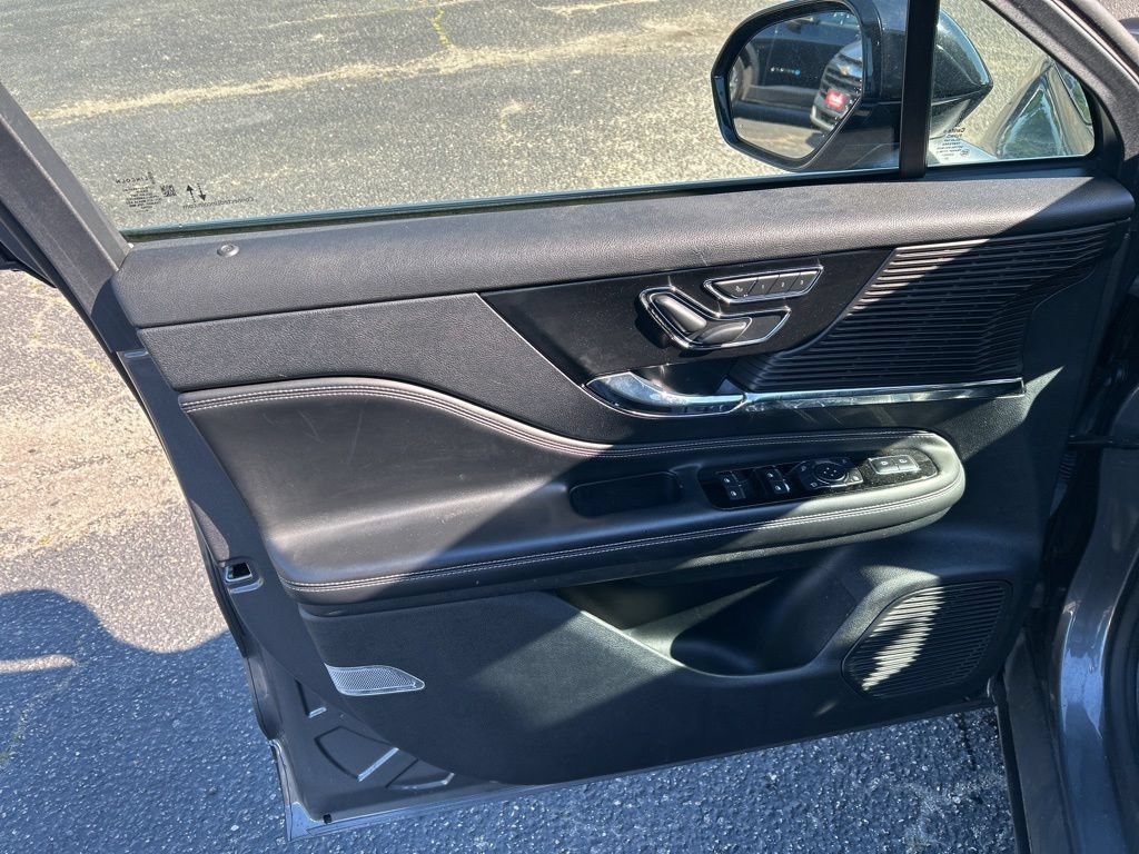 Used 2021 Lincoln Corsair FWD w/ Convenience Package image 11