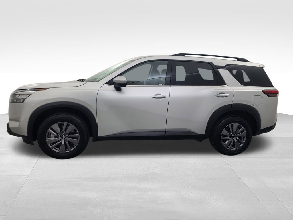 Used 2025 Nissan Pathfinder SV image 7