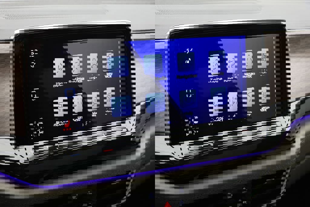 Used 2025 Volkswagen Atlas SEL Premium R-Line image 30