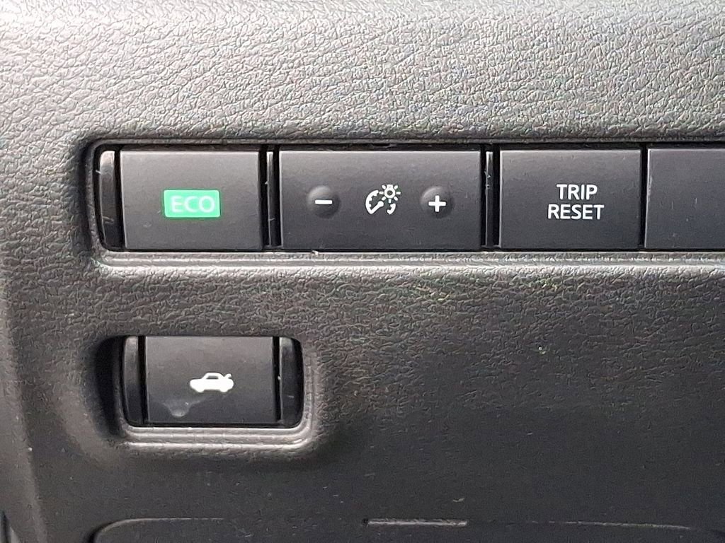 Used 2025 Nissan Sentra SR FWD image 25