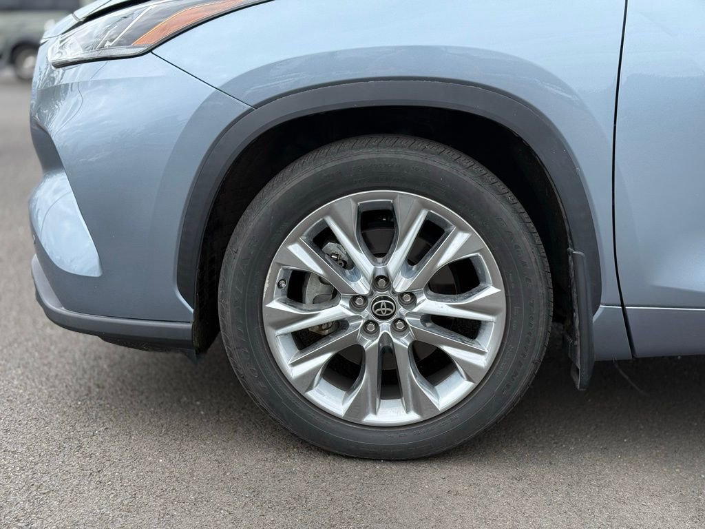 Used 2022 Toyota Highlander Limited AWD/4WD image 9