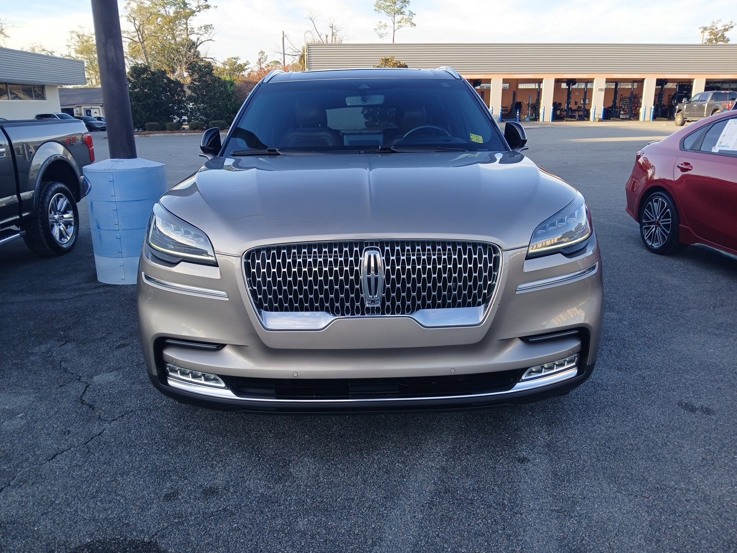 Used 2021 Lincoln Aviator Reserve w/ Equipment Group 201A image 2