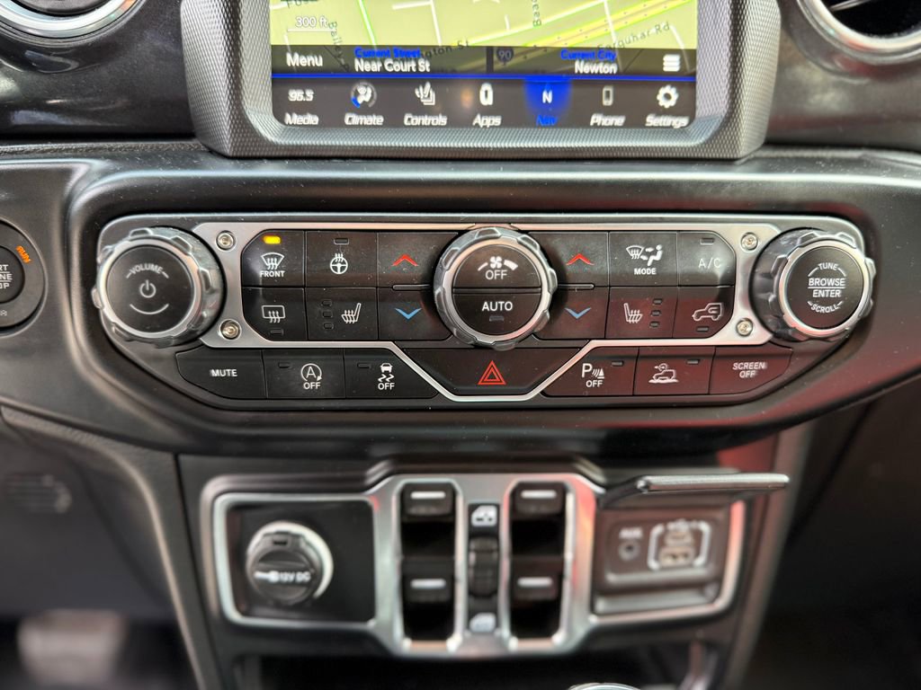 Used 2022 Jeep Wrangler Unlimited Sahara AWD/4WD image 24
