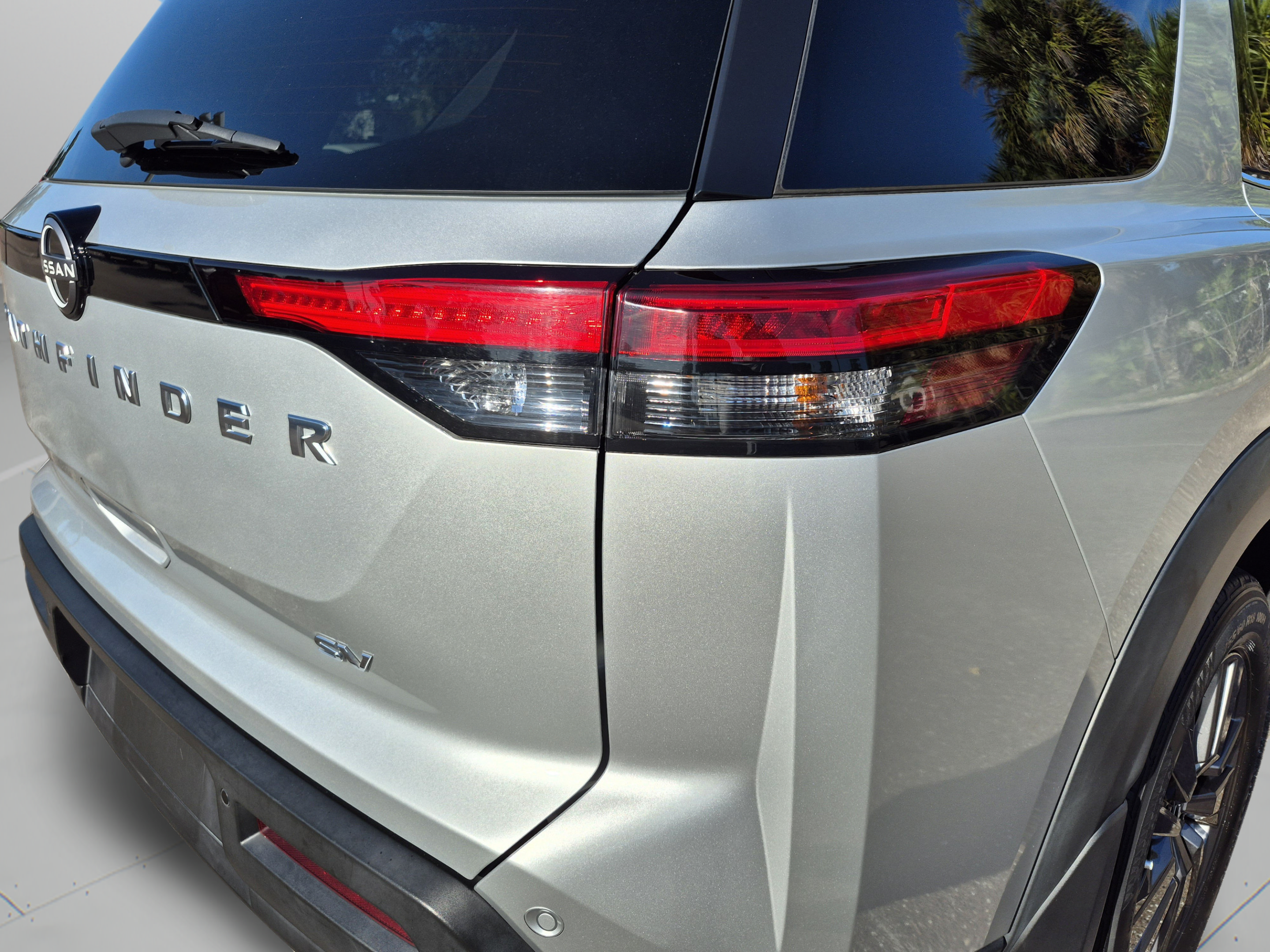 Certified 2022 Nissan Pathfinder SV FWD image 35