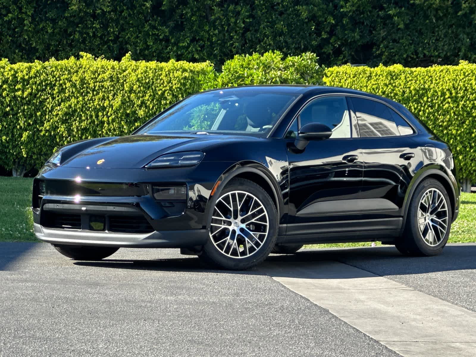 New 2026 Porsche Macan Electric RWD image 1