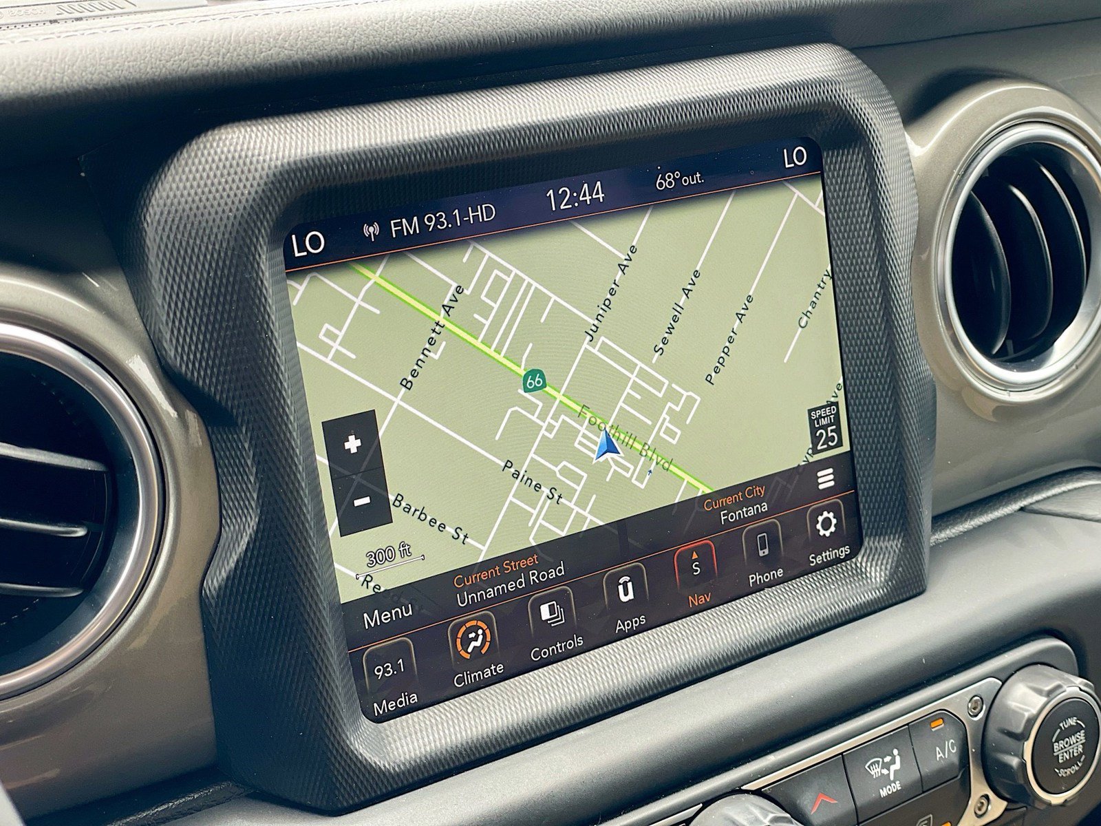 Used 2023 Jeep Gladiator Overland AWD/4WD image 9