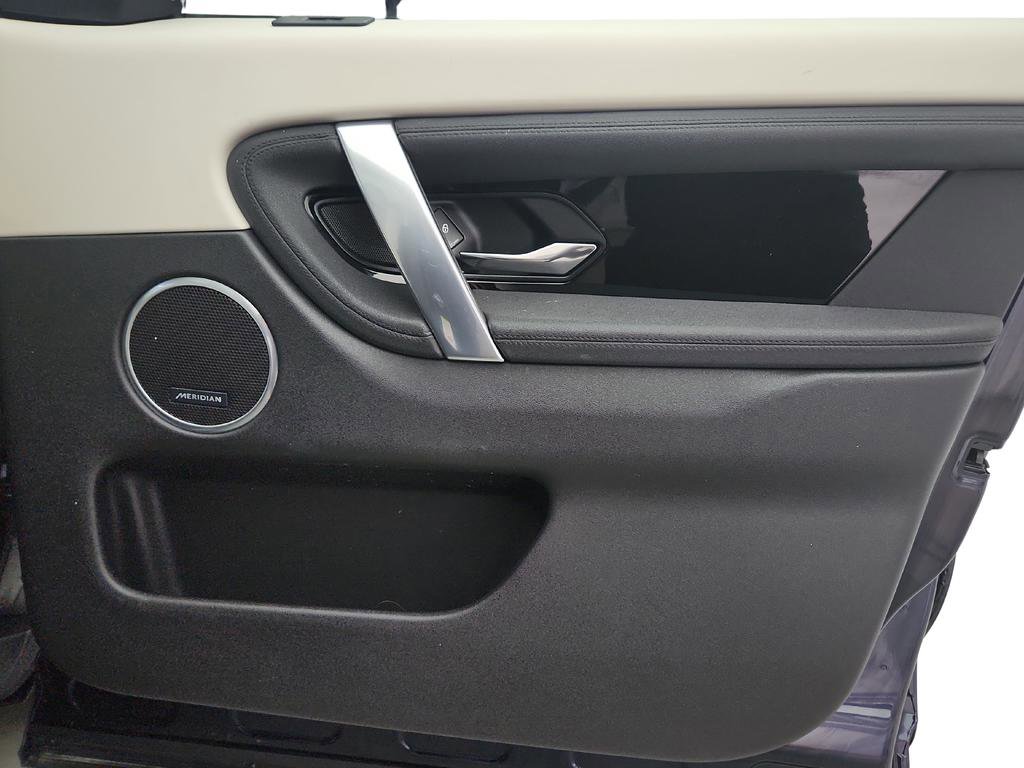 Used 2020 Land Rover Discovery Sport S image 34