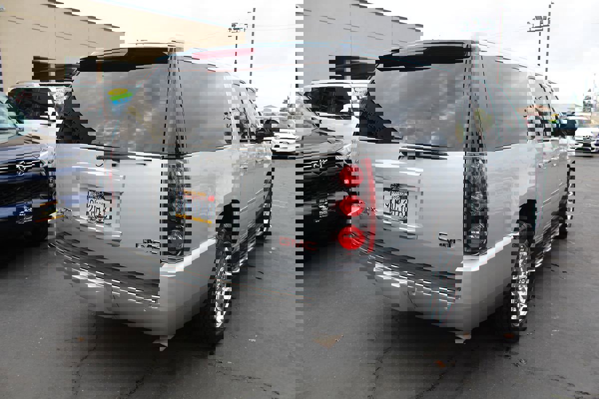 Used 2014 GMC Yukon XL Denali image 7