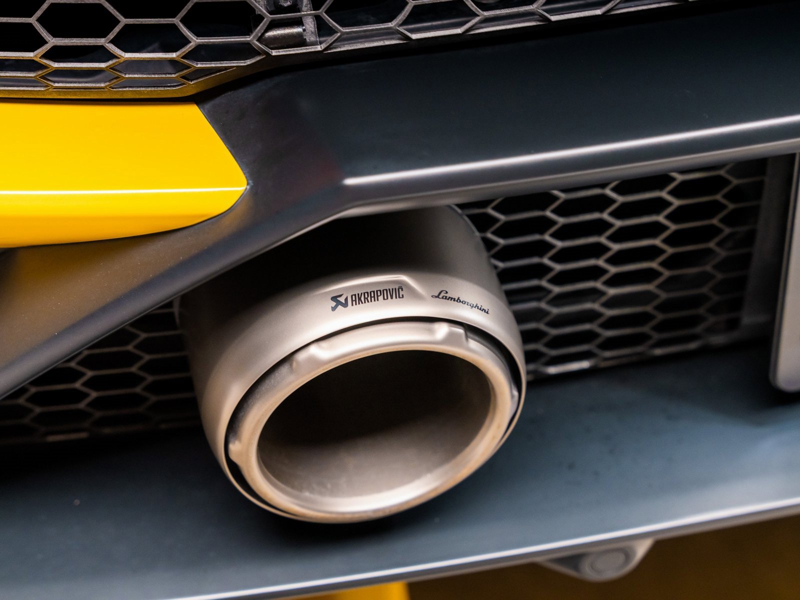 Used 2022 Lamborghini Huracan EVO image 3
