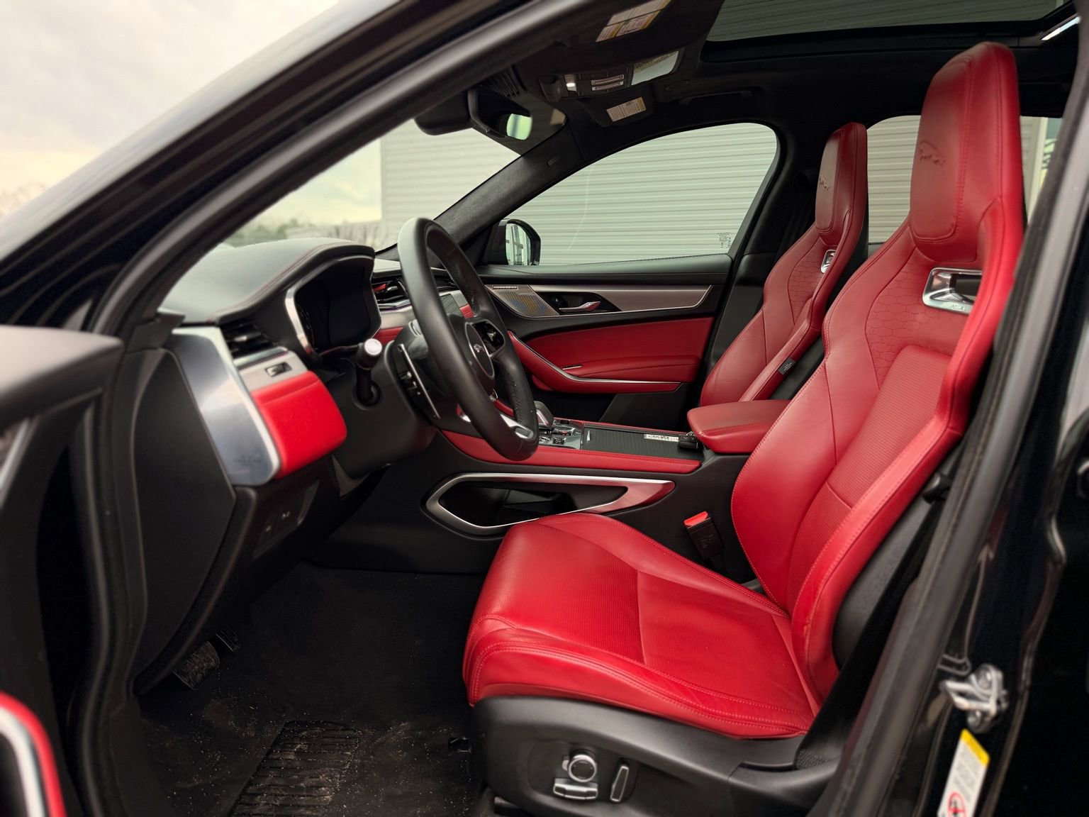 Used 2024 Jaguar F-PACE R-Dynamic S image 15