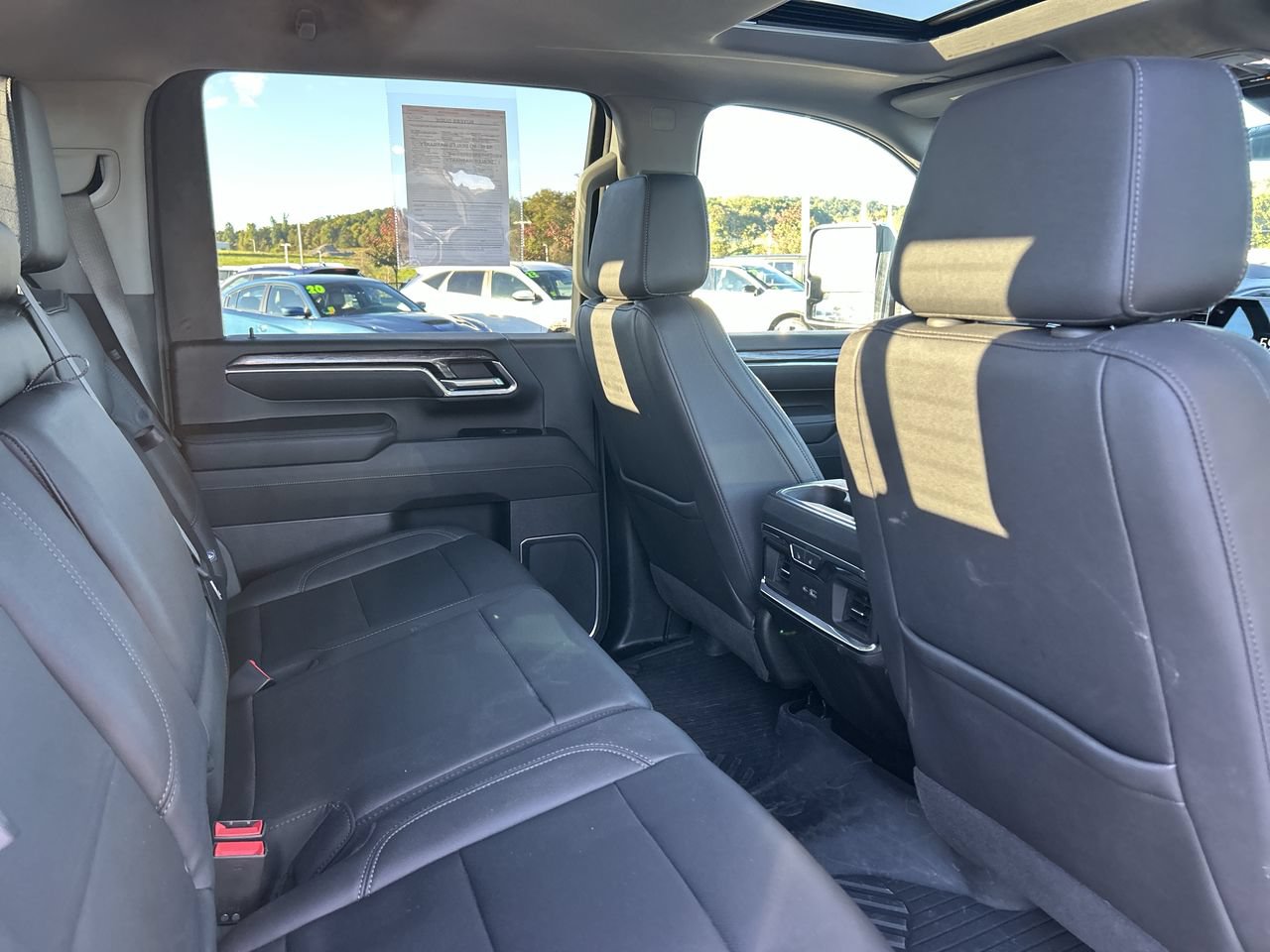 Used 2024 Chevrolet Silverado 3500 LTZ w/ LTZ Convenience Package AWD/4WD image 19