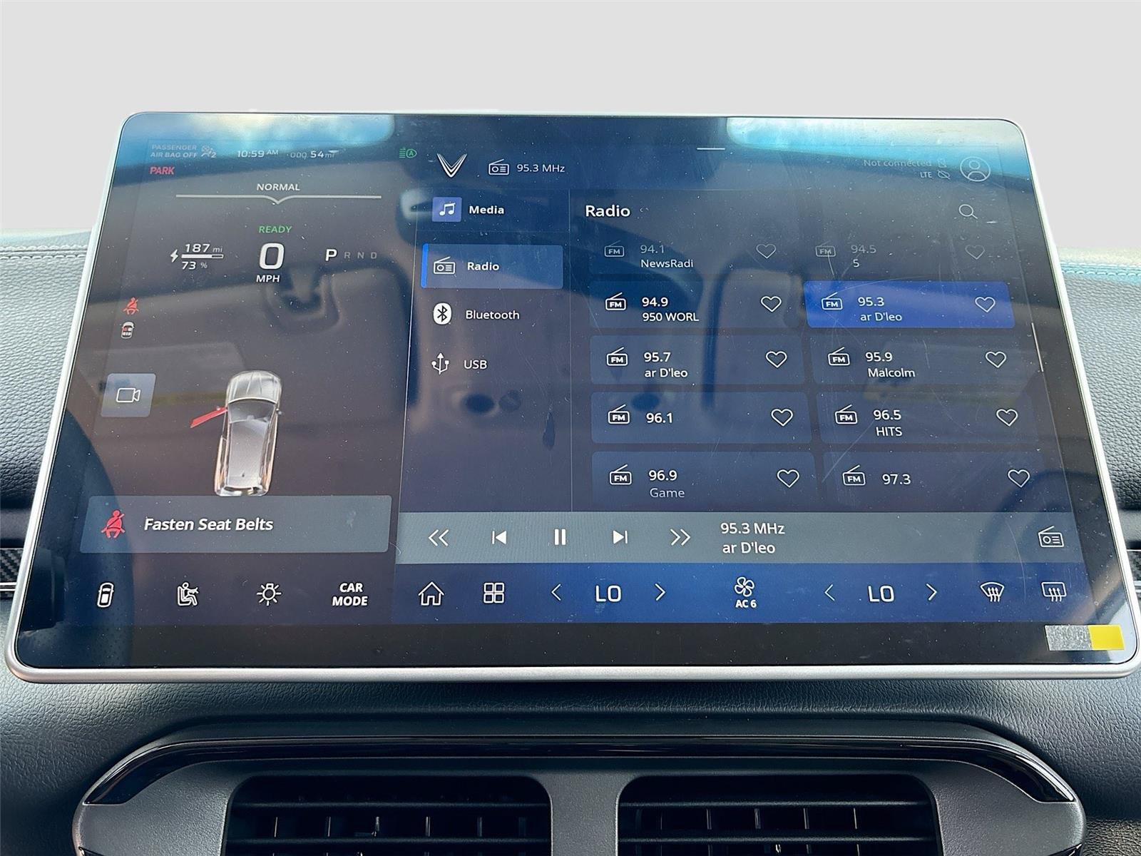 New 2025 VinFast VF 8 Eco AWD/4WD image 14