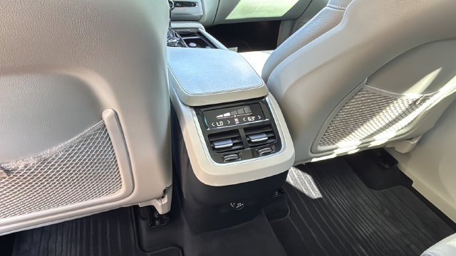 Used 2017 Volvo XC90 T6 Momentum w/ Vision Package AWD/4WD image 21