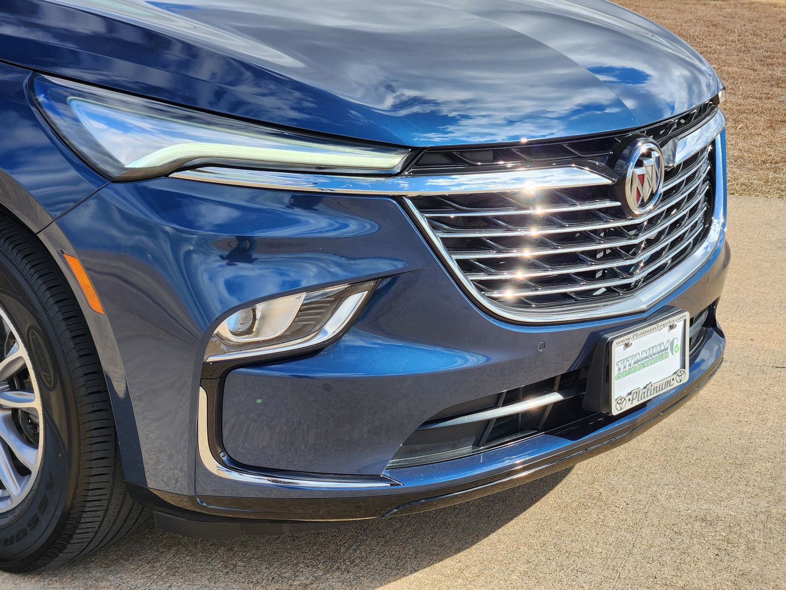 Used 2024 Buick Enclave Essence image 12