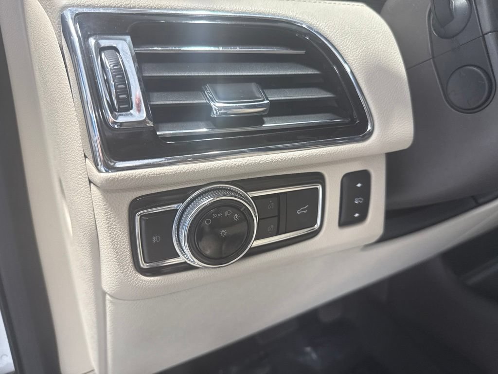 Used 2020 Lincoln Navigator Reserve w/ Equipment Group 208A Reserve AWD/4WD image 19